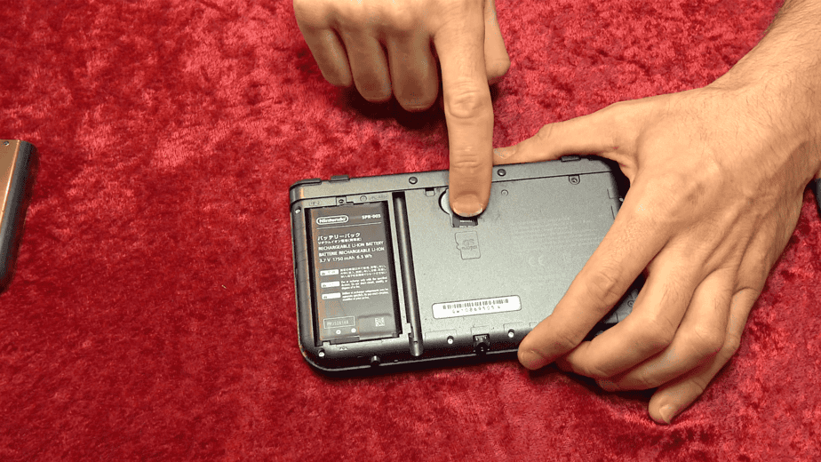 New nintendo 3ds xl sd card slot top